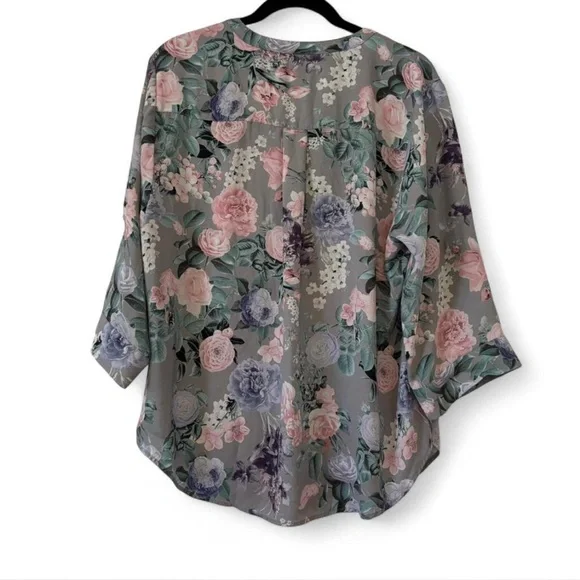 Torrid Women’s Harper Floral Georgette Blouse Size 1 XL Gray Pink 3/4 Sleeve - Picture 3 of 10